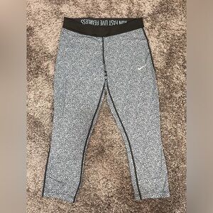Nike dri-fit black slate blue stretch capri running pants women’s size M